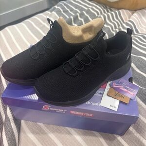 Sport by Skechers Sneaker with memory foam 7 1/2 new